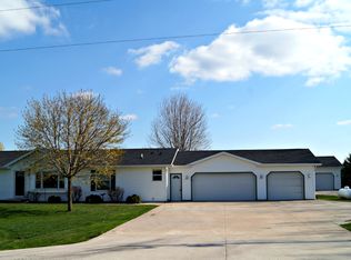 8443 Oak Hill Rd, Omro, WI 54963