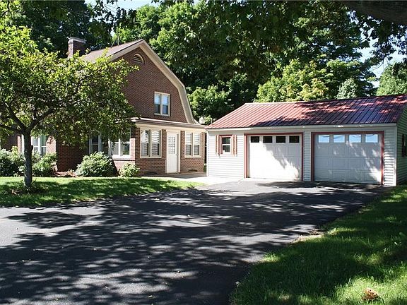 LARGE 2 STALL GARAGE W ADDITION