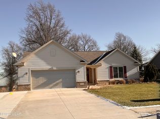 2586 Autumn Ridge Dr, Lima, OH 45801