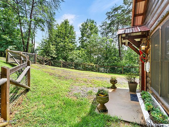 3rd image of 75 Woodridge Trail
