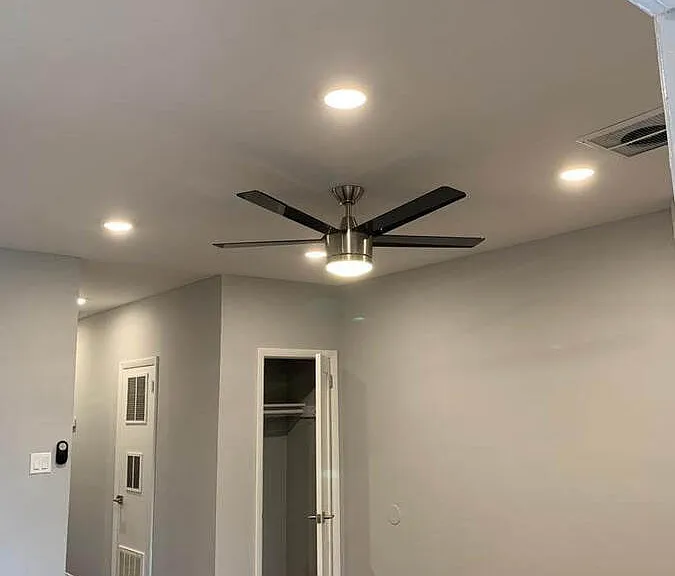406 W Walnut Ln #2B — Photo 4