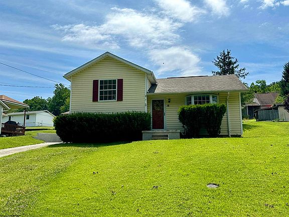 2nd image of 90 Eastgate Dr