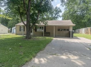 2205 SW Morningside Rd, Topeka, KS 66614