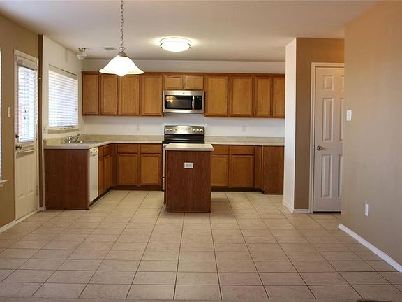4th image of 13336 Padre Ave
