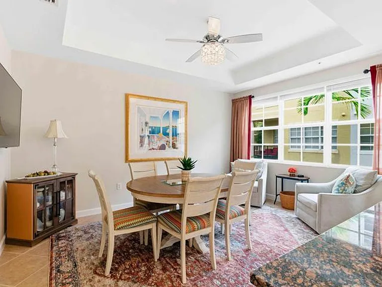 11850 Valencia Gardens Ave — Photo 3