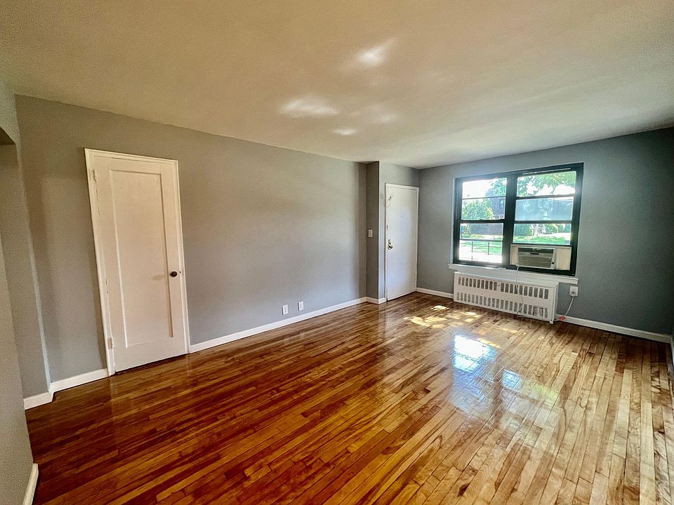 1st image of 19649 69th Ave Floor 1