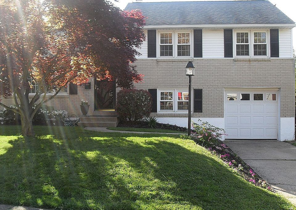 Beautiful neighborhood Home