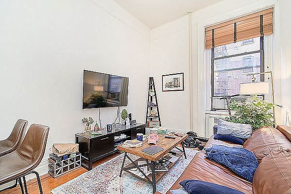 1st image of 210 W 16th St APT 3