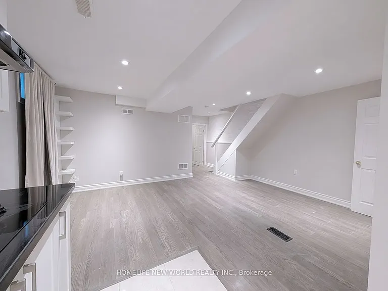 10 Dixon Ave #LOWER — Photo 4
