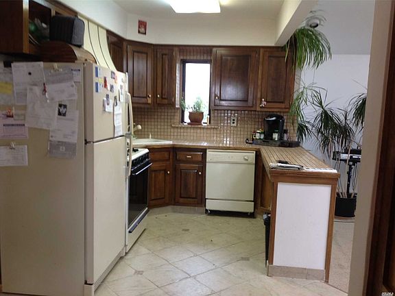 3rd image of 16 Lloyd St