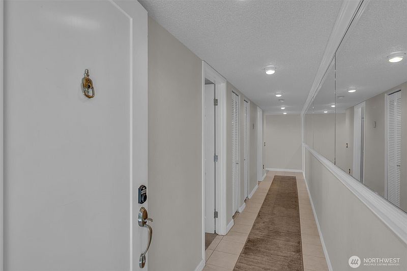 5th image of 9201 NE Juanita Drive #101