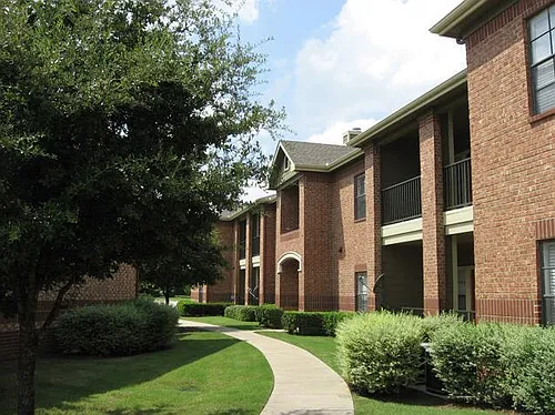 Oaks Riverchase Apartments Photo 1