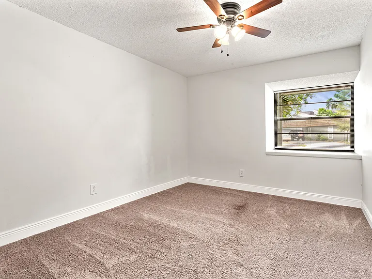 1500 Walnut St — Photo 16