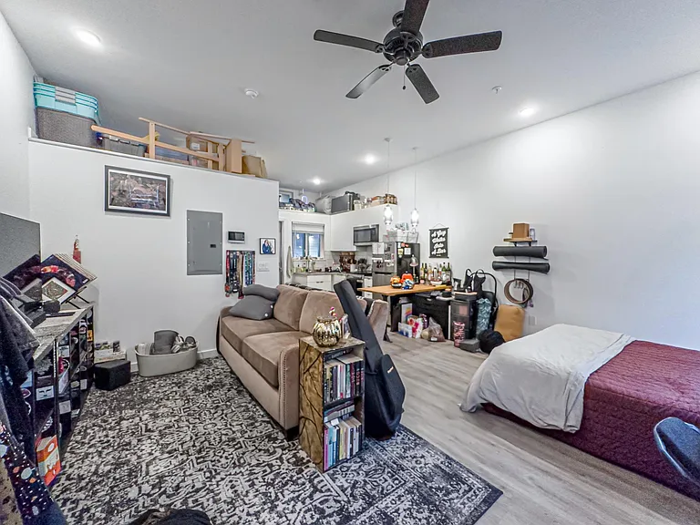 Studio House — Photo 14