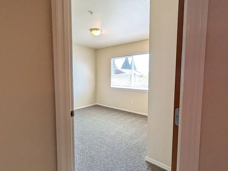 Wellesley Park Apartments — Photo 132