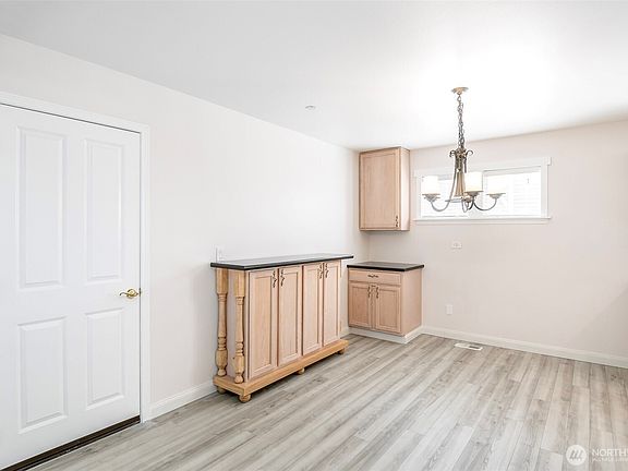 4th image of 1198 Garry Oaks Avenue