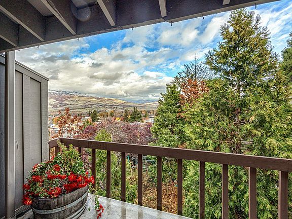 2nd image of 345 Ravenwood Pl
