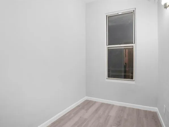 2448 Webb Avenue image 14 of 27