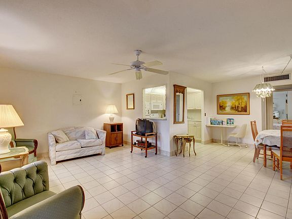 5th image of 46 Seville Dr #B