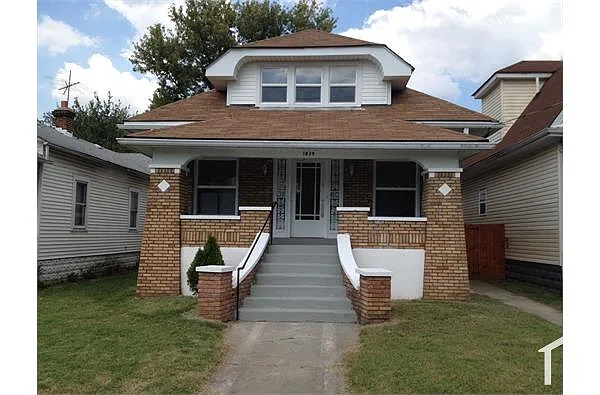 1829 W Lee St photo 1