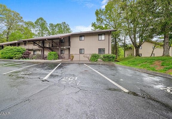2nd image of 221 Woodland Rd Unit 101