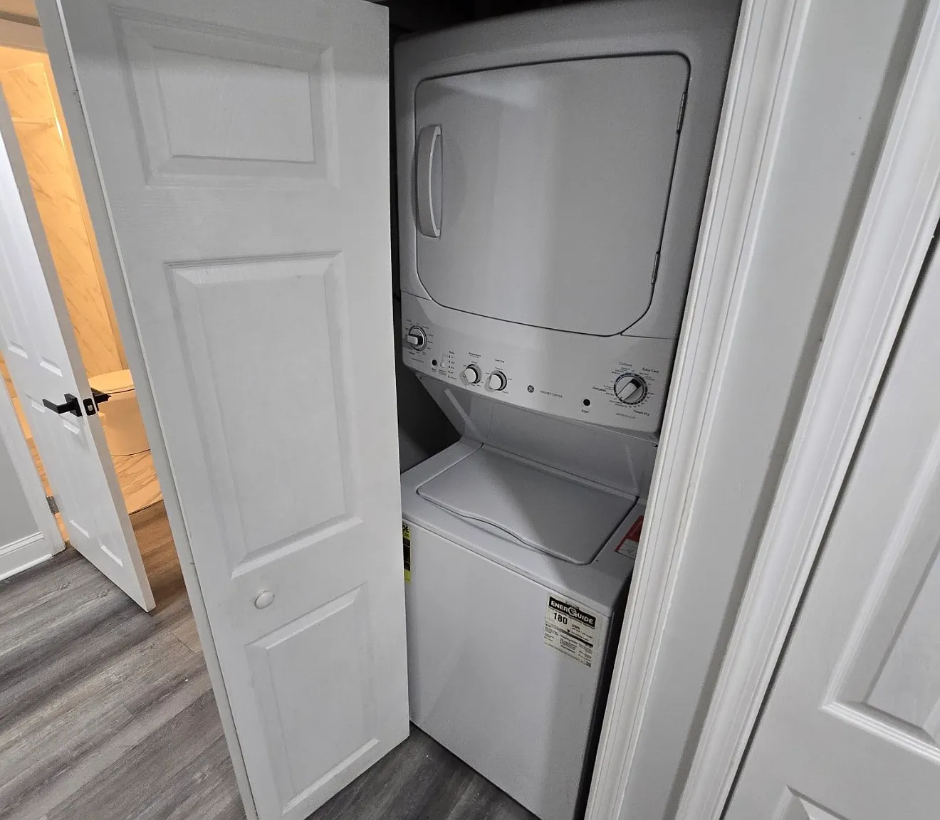 3 bed, 1000 sqft, $1,700 — Photo 2