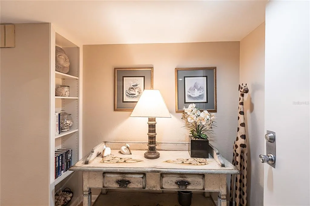2 bed, 2.0 bath, 1105 sqft, $7,050 — Photo 4