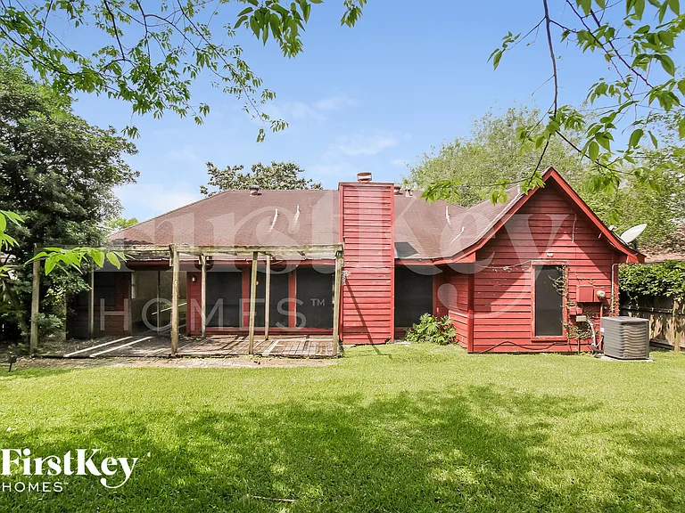 1055 Margate Dr — Photo 15