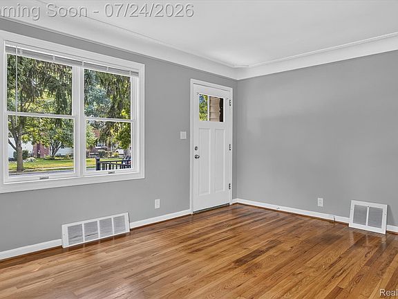 2nd image of 3225 N Altadena Ave