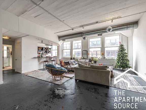 2nd image of 2255 S Michigan Ave #4W