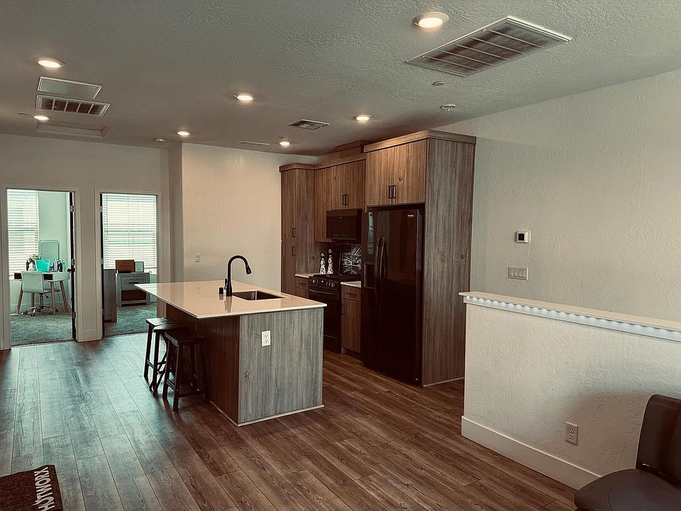 1st image of 413 W Mahogany Ln