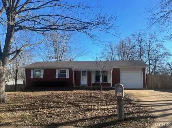 262 Meadowbrook Dr, Farmington, MO 63640