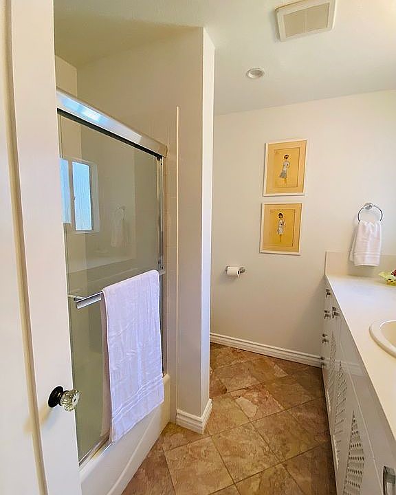 1st image of 2929 Waverly Dr APT 101