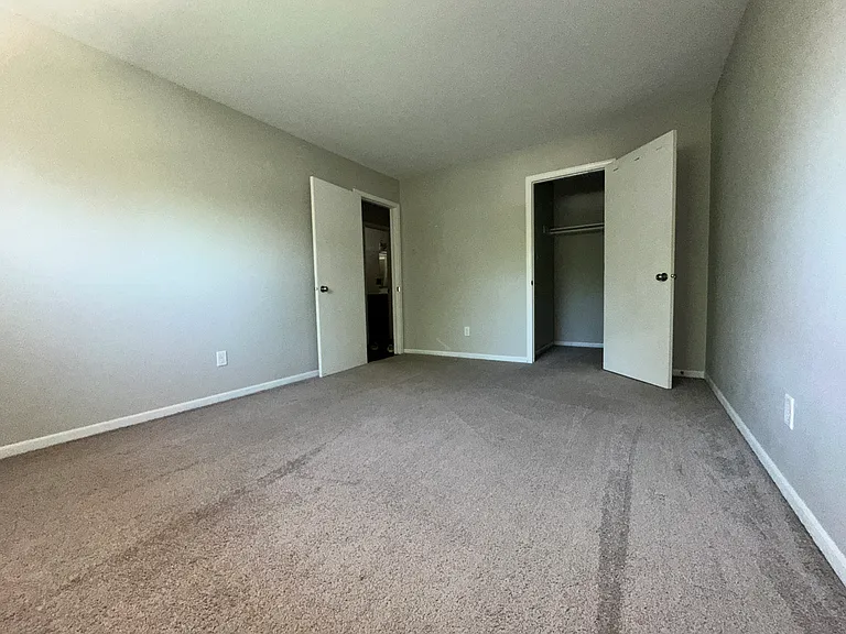 2405 Ashland Cir #9 — Photo 9