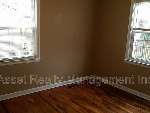3rd image of 2027 Price Ave
