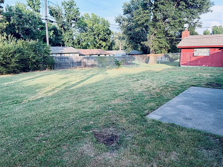 18529 E 3rd St — Photo 2