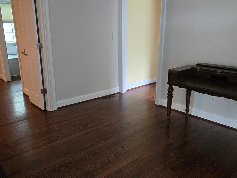 1221 Bradford Ln — Photo 14