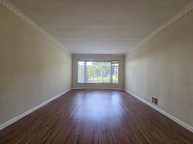 1340 N Crescent Heights Blvd