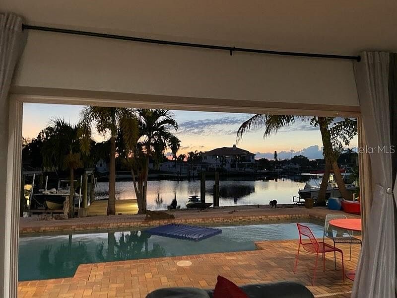 1st image of 9410 SUN ISLE DRIVE NE