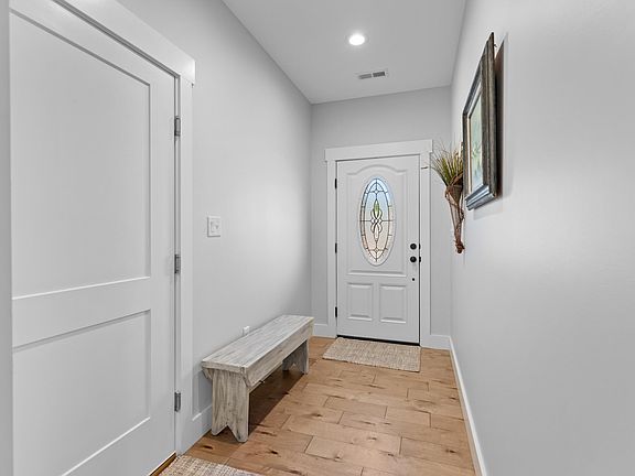 3rd image of 3028 Villas Creekside Dr