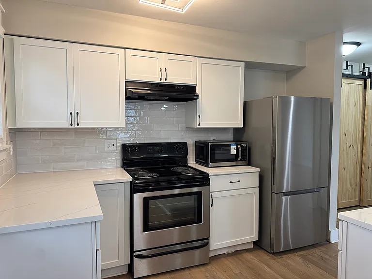 312 E Staat St #312 — Photo 7