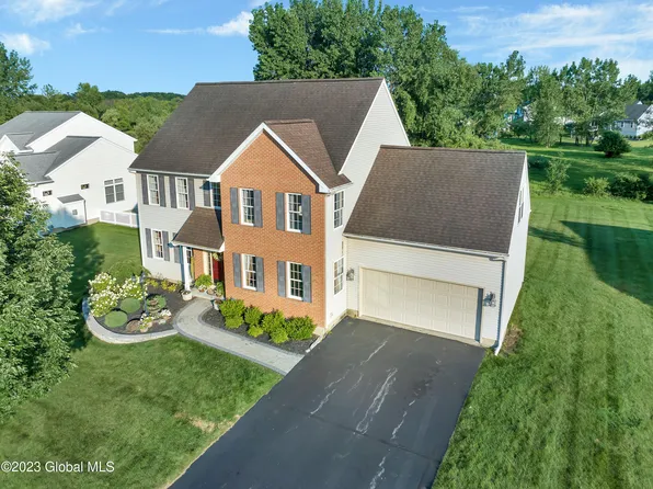 6 Hunters Run, Ballston Lake, NY 12019