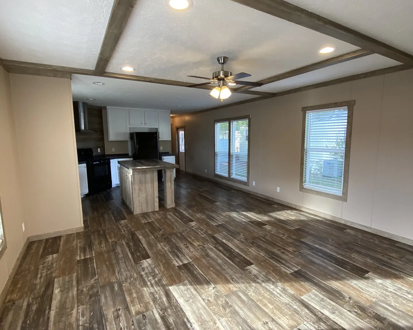 3 bed, 1216 sqft, $1,130 — Photo 2