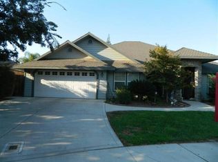 2071 Carolyn Ave, Kingsburg, CA 93631