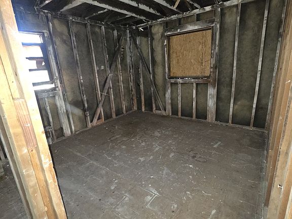 2nd image of 1932 Janet Ln