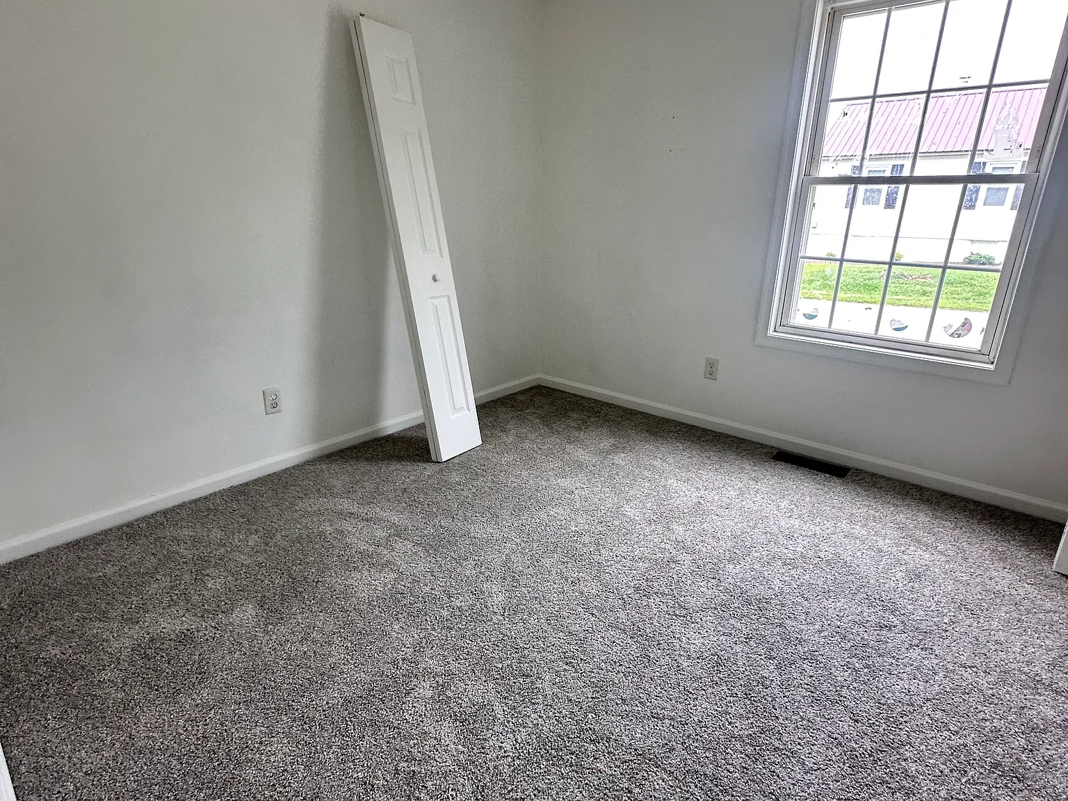 3 bed, 935 sqft, $1,300 — Photo 2
