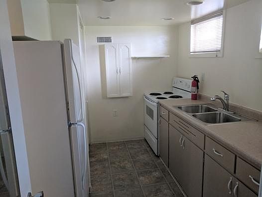 2nd image of 1009 Evelyn St