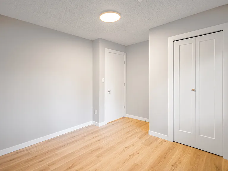 2555 Tuohey Ave — Photo 5