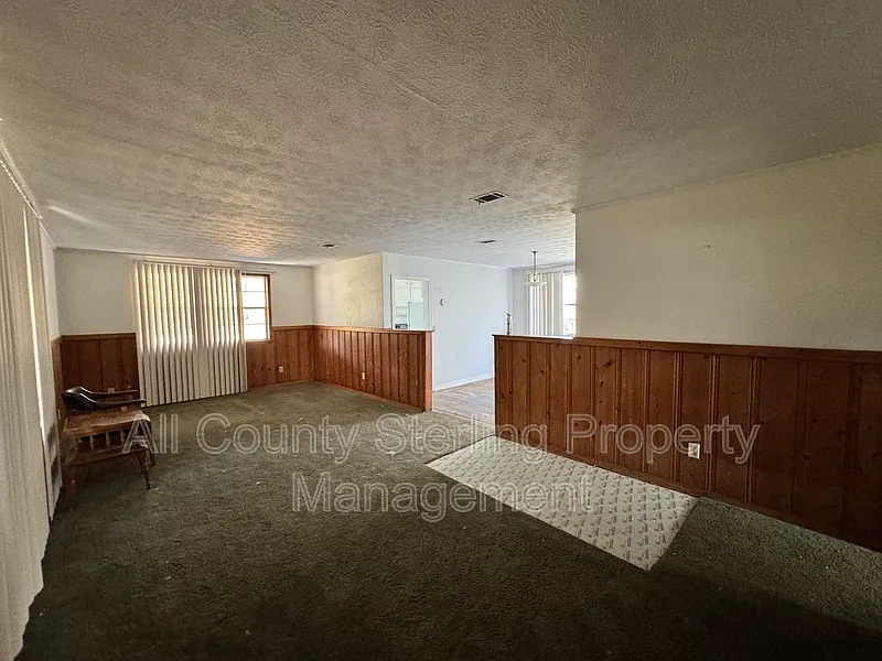 3 bed, 1.0 bath, 1605 sqft, $1,195 — Photo 4