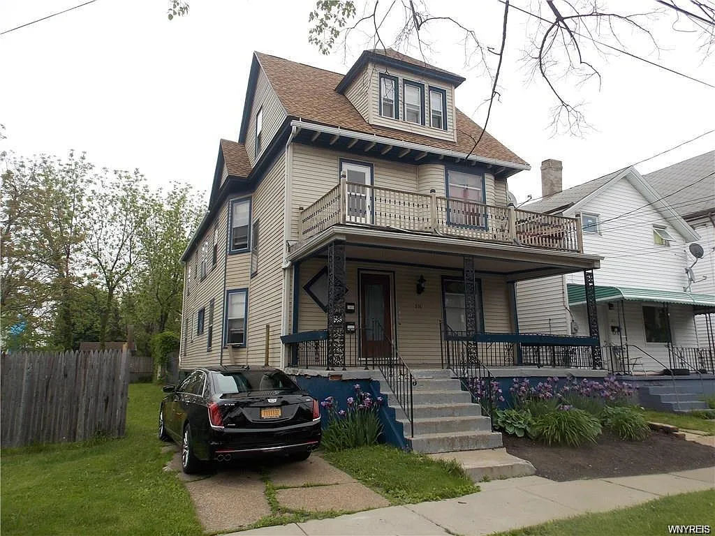 591 West Ave photo 1